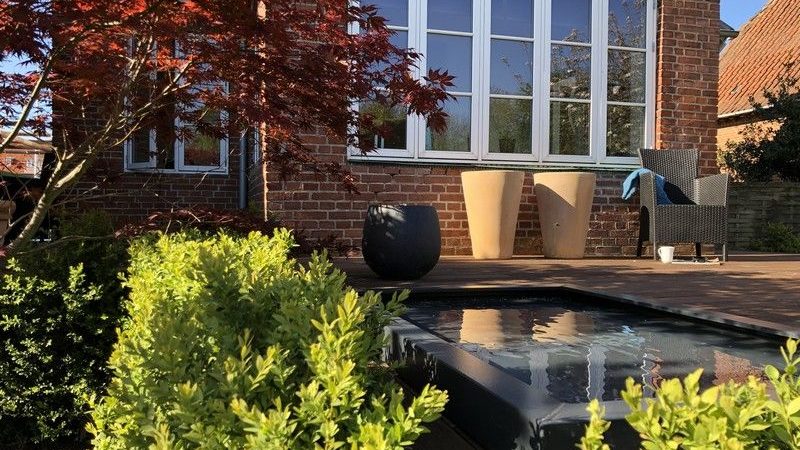 Spejlbassin til fuglene i ens have