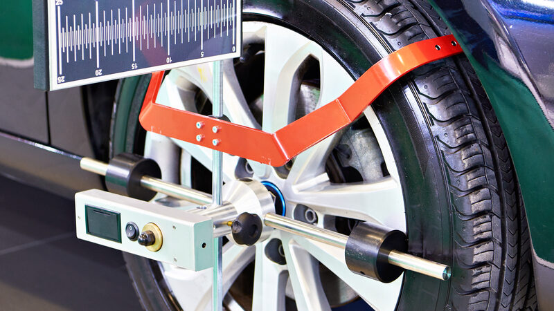 Undgå unødigt slid på dine dæk og vær sikker på dine bilers optimale køreegenskaber